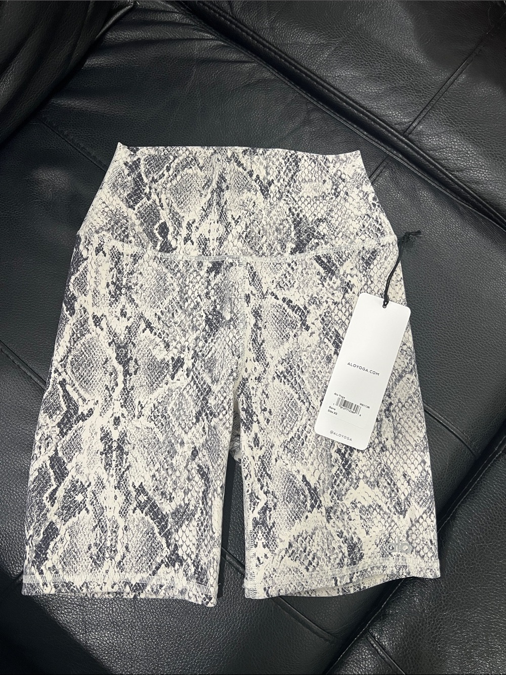 ALO YOGA snake skin vapor shorts in Bone